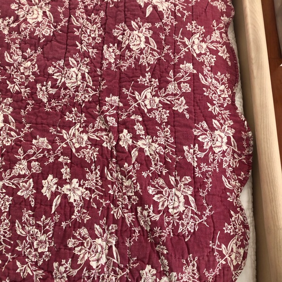 EUC Burgundy Floral Design Quilt - Throw - Reversible with Channel Stitching - Picture 3 of 14